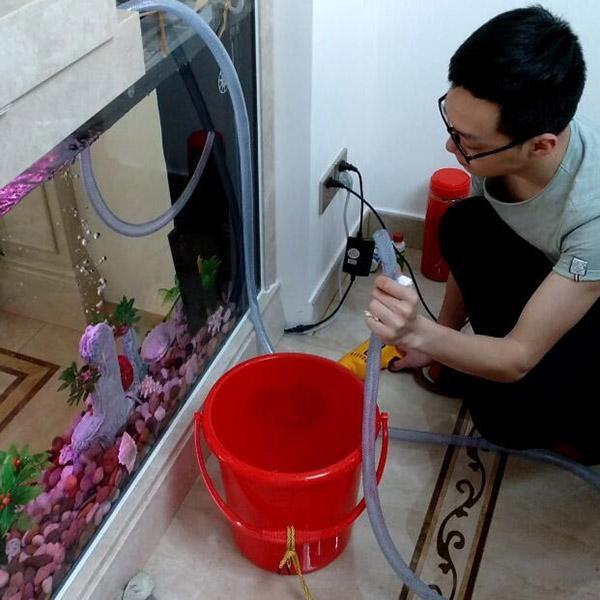 Miniature self-priming pump
