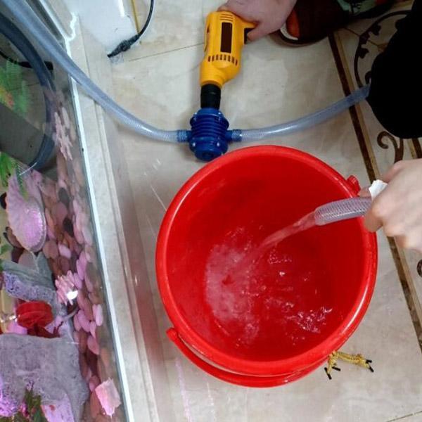 Miniature self-priming pump